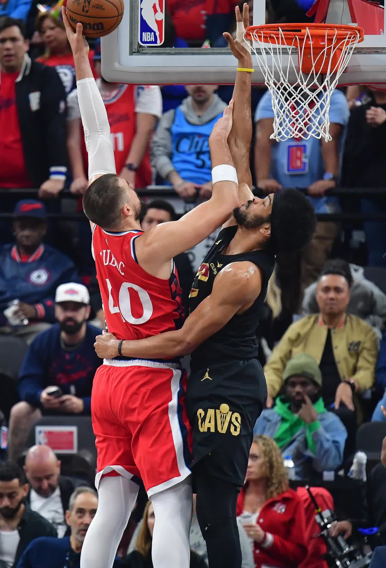 包含快船队主控赛季破次封盖，成球队防守利器的词条