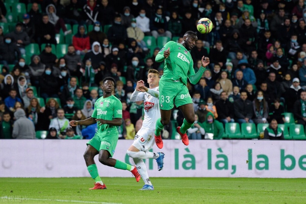 乐鱼官方网站-圣埃蒂安三轮不胜，保级形势严峻