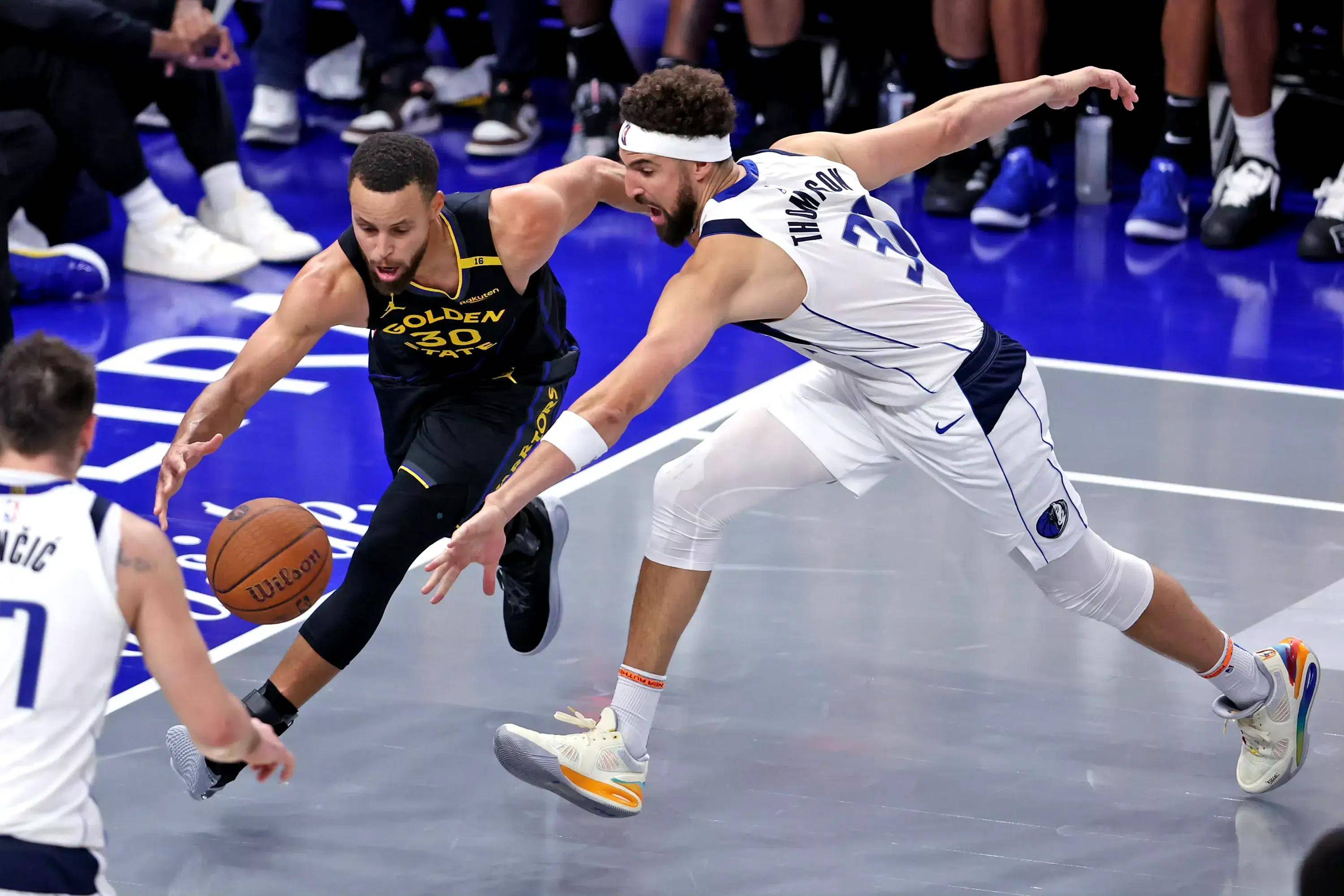 乐鱼在线娱乐-独行侠球员集体发挥，逆转比赛取胜