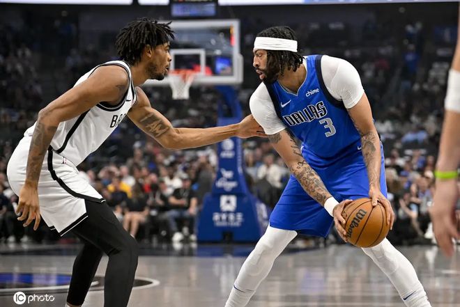 独行侠球员集体发挥，逆转比赛取胜